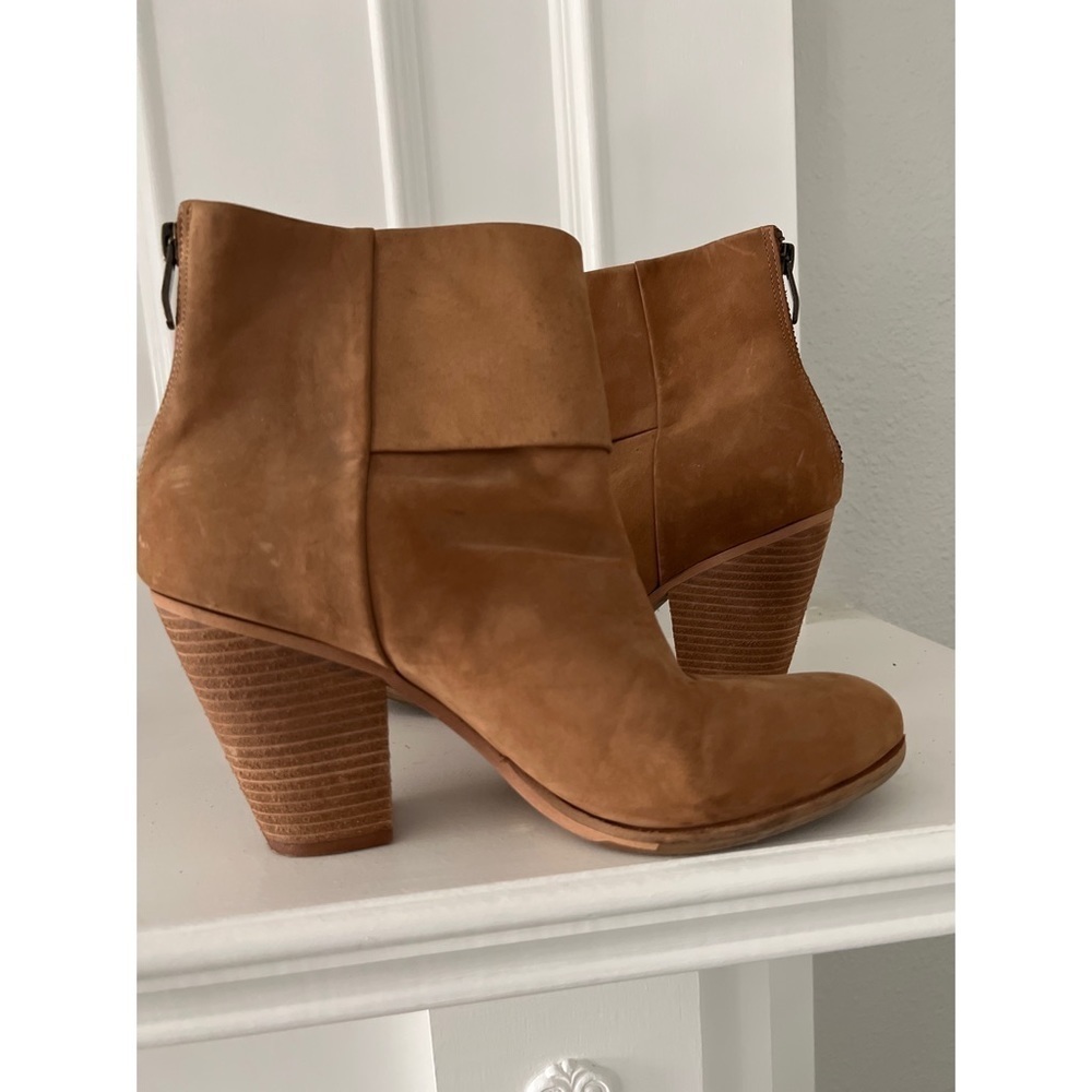 VINCE Camuto Hadley Camel Suede Cuff Bootie w/back zipper